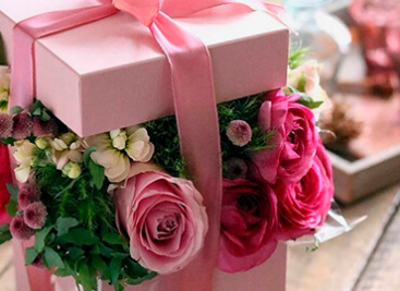 Какие цветы подарить женщине на 45 летие?
