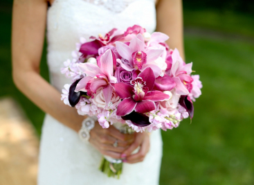 Орхидеи в свадебном букете невесты: красота и символизм