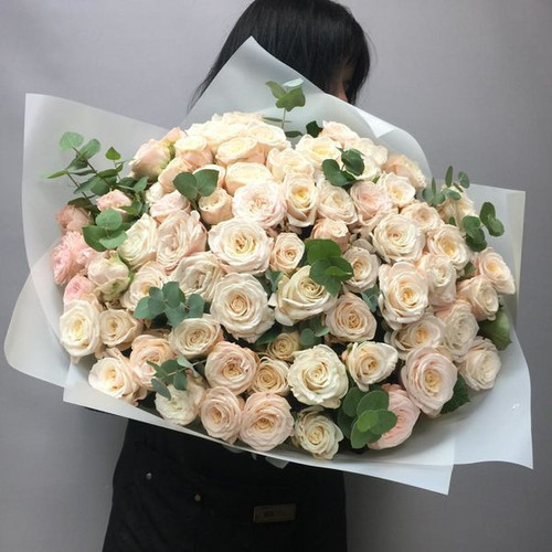 Букет из 39 Кустовых Пионовидных Роз